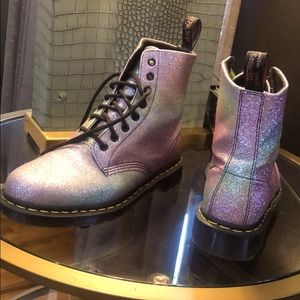 DR MARTENS